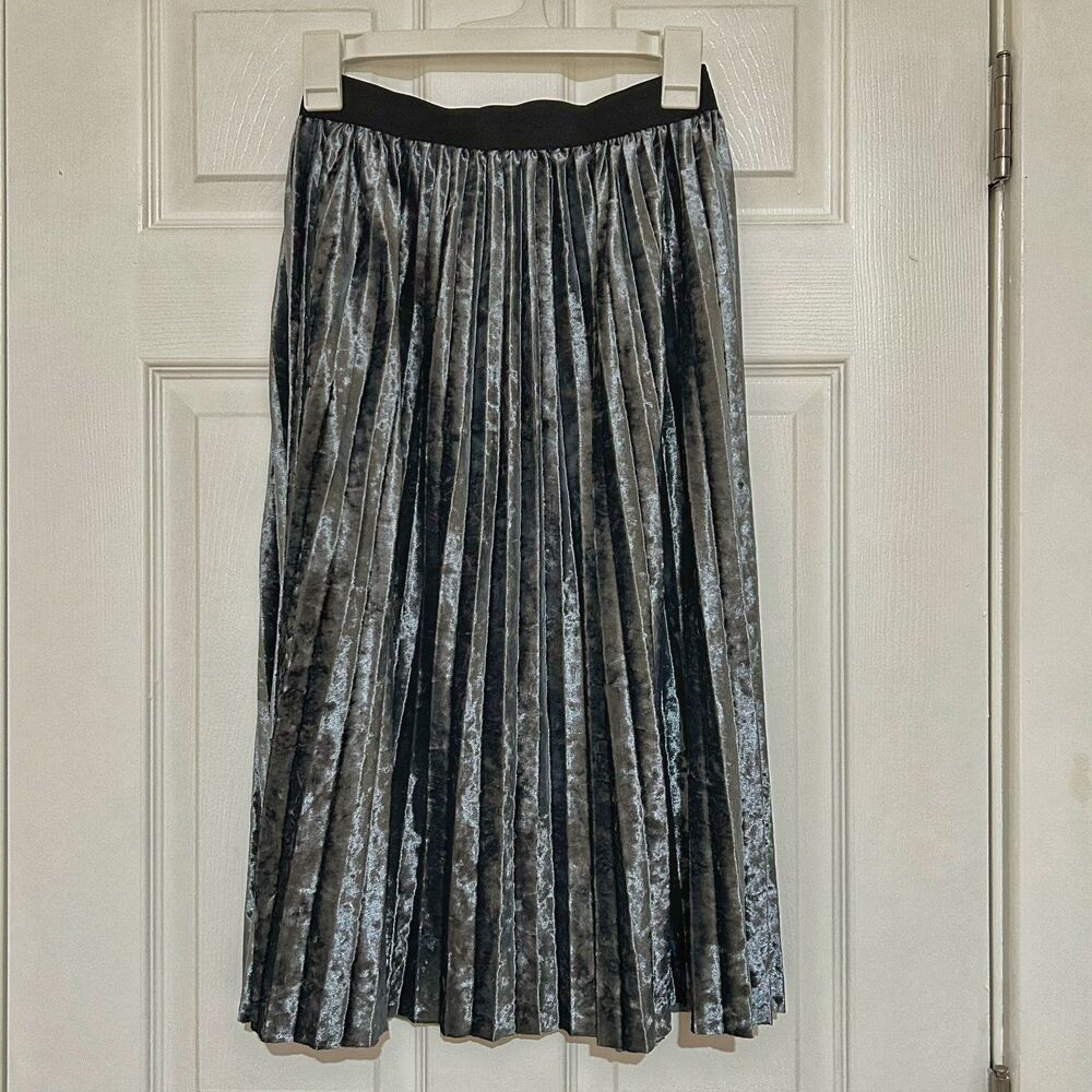 She + Sky Silver Velvet Midi Skirt Pleated Medium Party Holiday Special Occasion